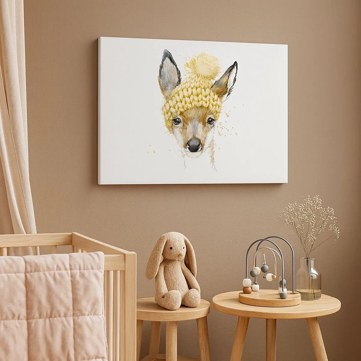 Lærredstryk - Billede på lærred - Akvarel hjort i en gul kasket - 70x50cm - Til vinter i en sneklædt skov - Moderne vægdekoration til stue og soveværelse ARTTOR