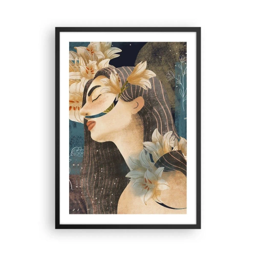 Plakat i sort ramme - Profil af en kvinde omgivet af liljer mod en marineblå baggrund - 50x70cm - Eventyret om prinsessen med liljerne - Moderne vægdekoration til stue og soveværelse ARTTOR