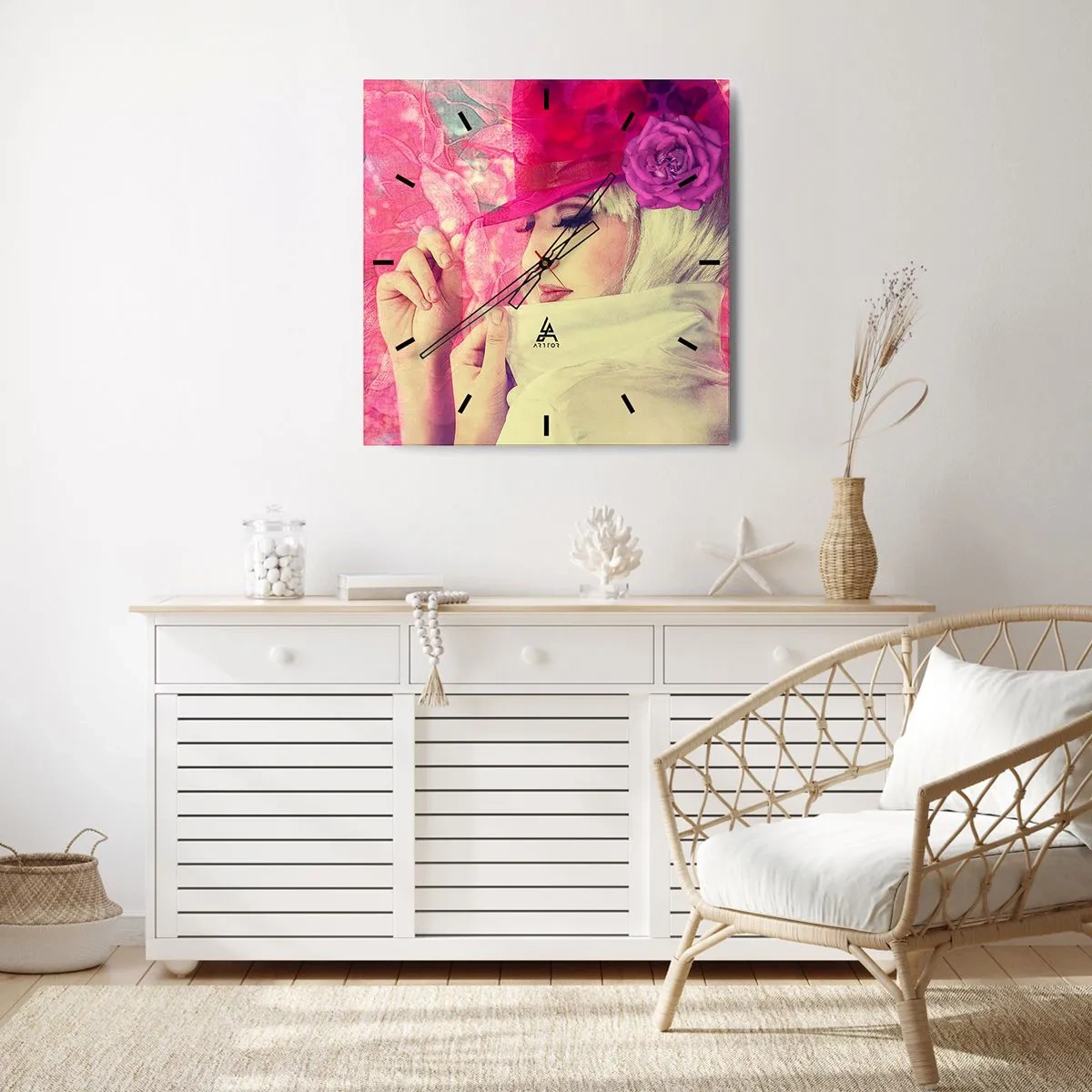 Vægur, Uret - Retro portræt i lyserødt - 40x40 cm
