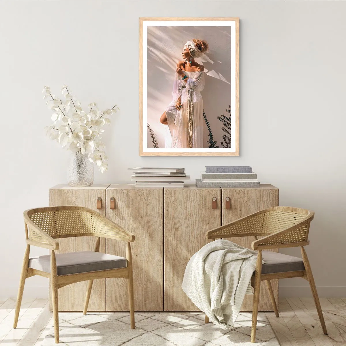 Plakat i ramme af lyst egetræ - Solen og pigen - 61x91 cm