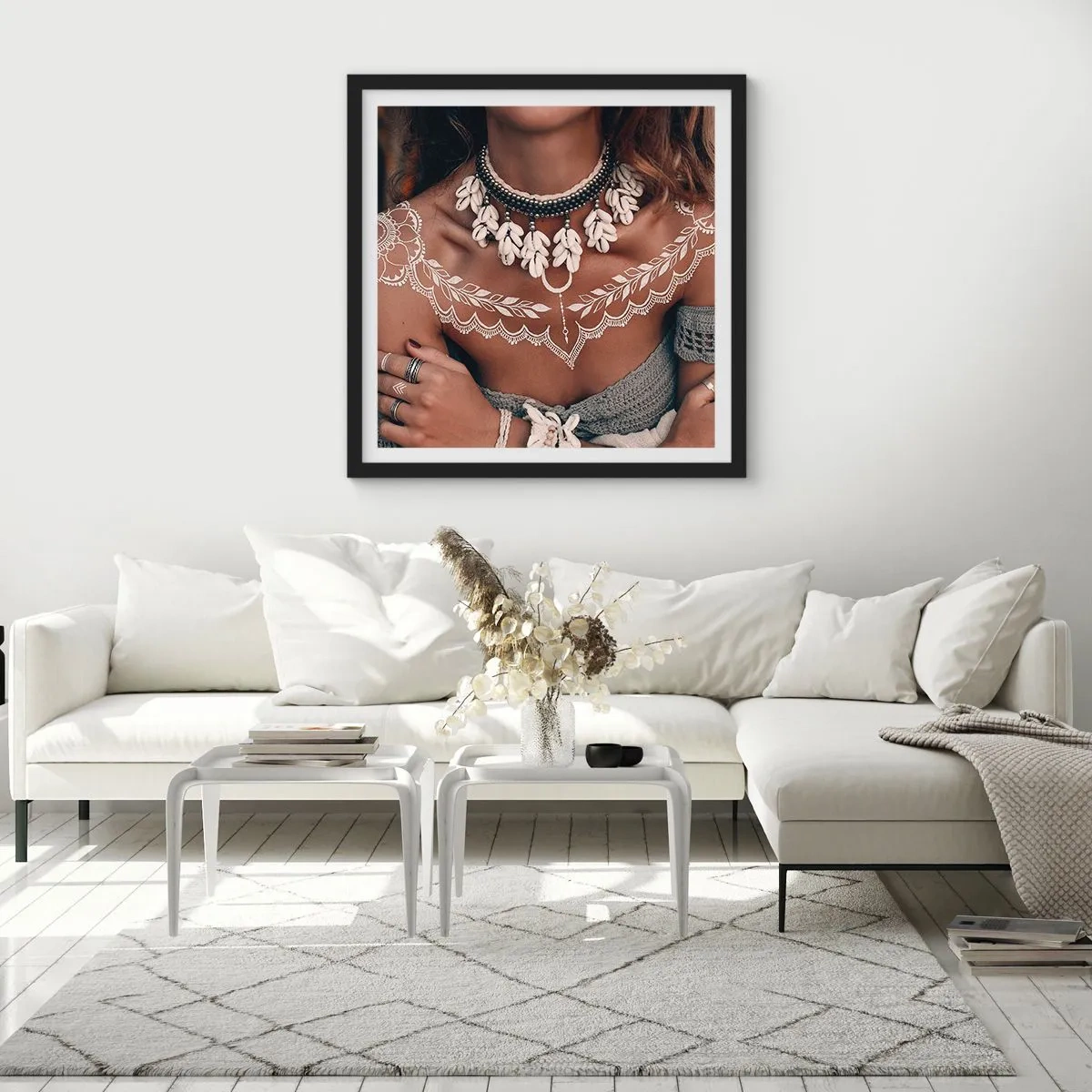 Plakat i sort ramme - Talismaner, ritualer om kvindelighed - 60x60 cm