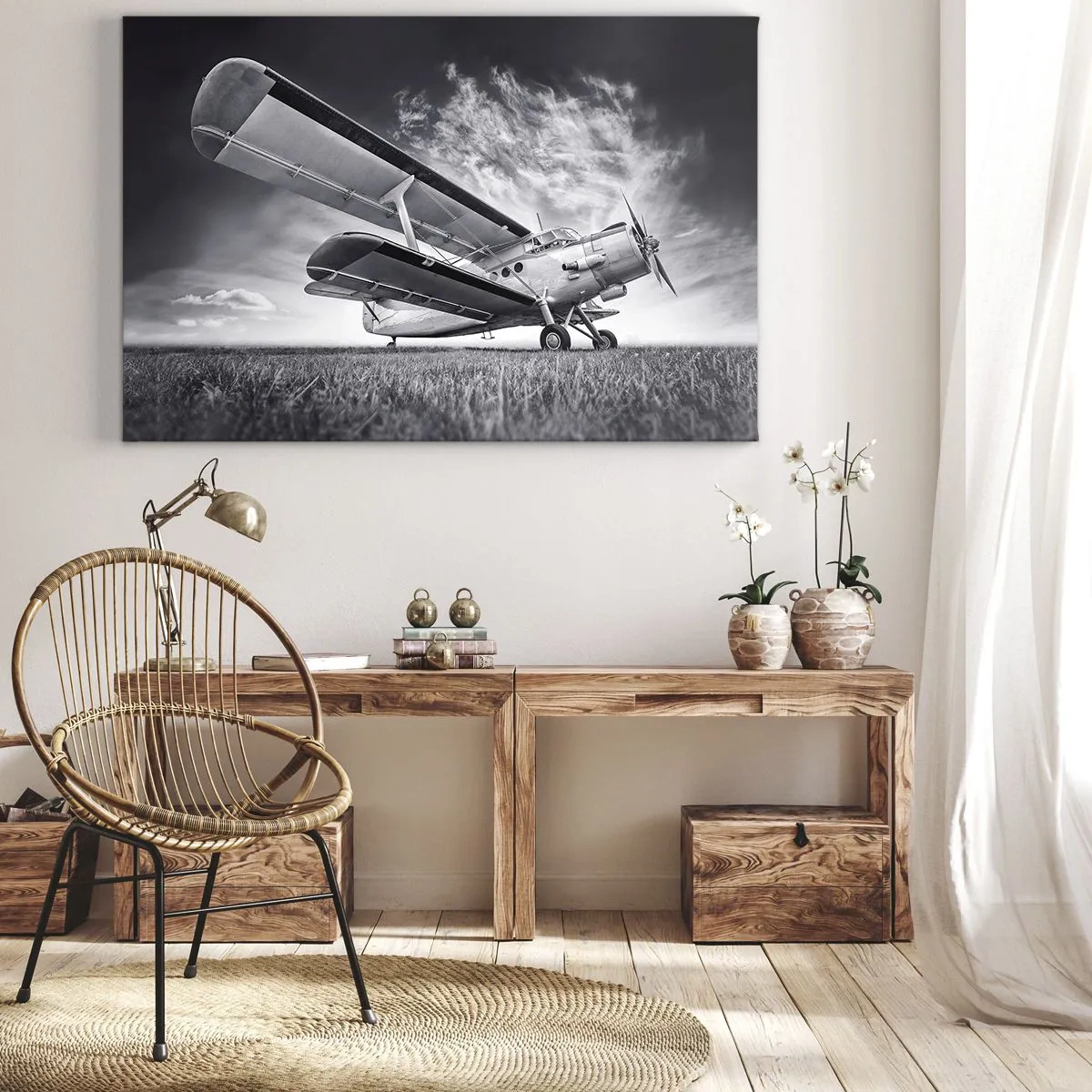 Lærredstryk - Billede på lærred - Et fly mod en dramatisk himmel i sort-hvid - 70x50cm - Den bevingede vandringsmand - Moderne vægdekoration til stue og soveværelse ARTTOR