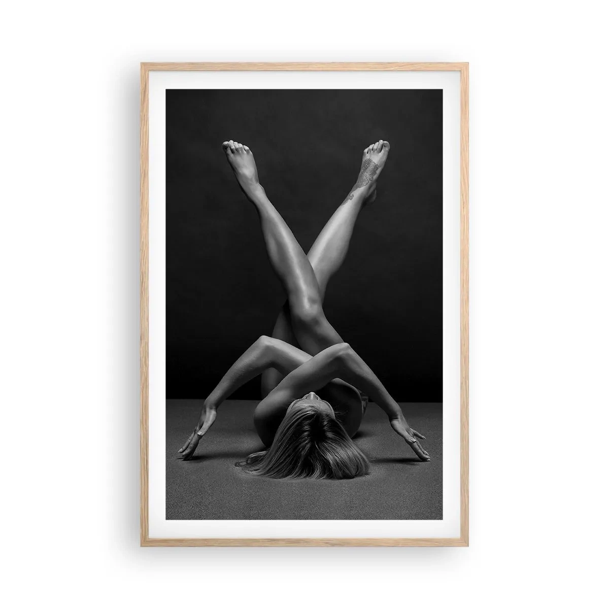 Plakat i ramme af lyst egetræ - Nøgenhedens geometri - 61x91 cm