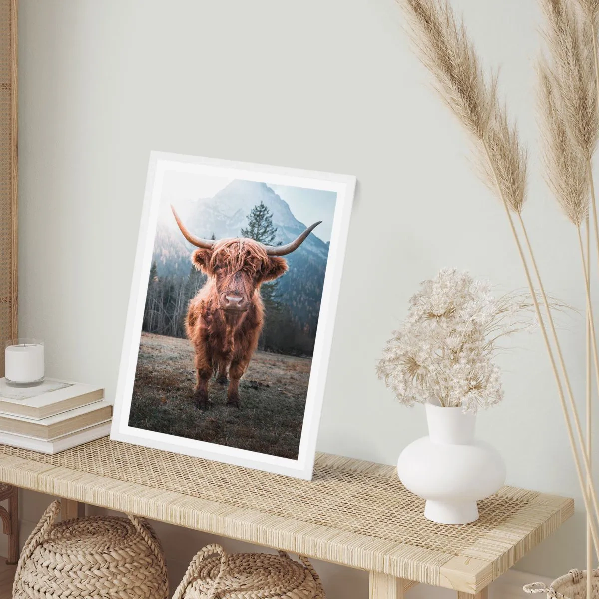 Plakat i hvid ramme - Hilsner fra en eng i bjergene - 50x70 cm