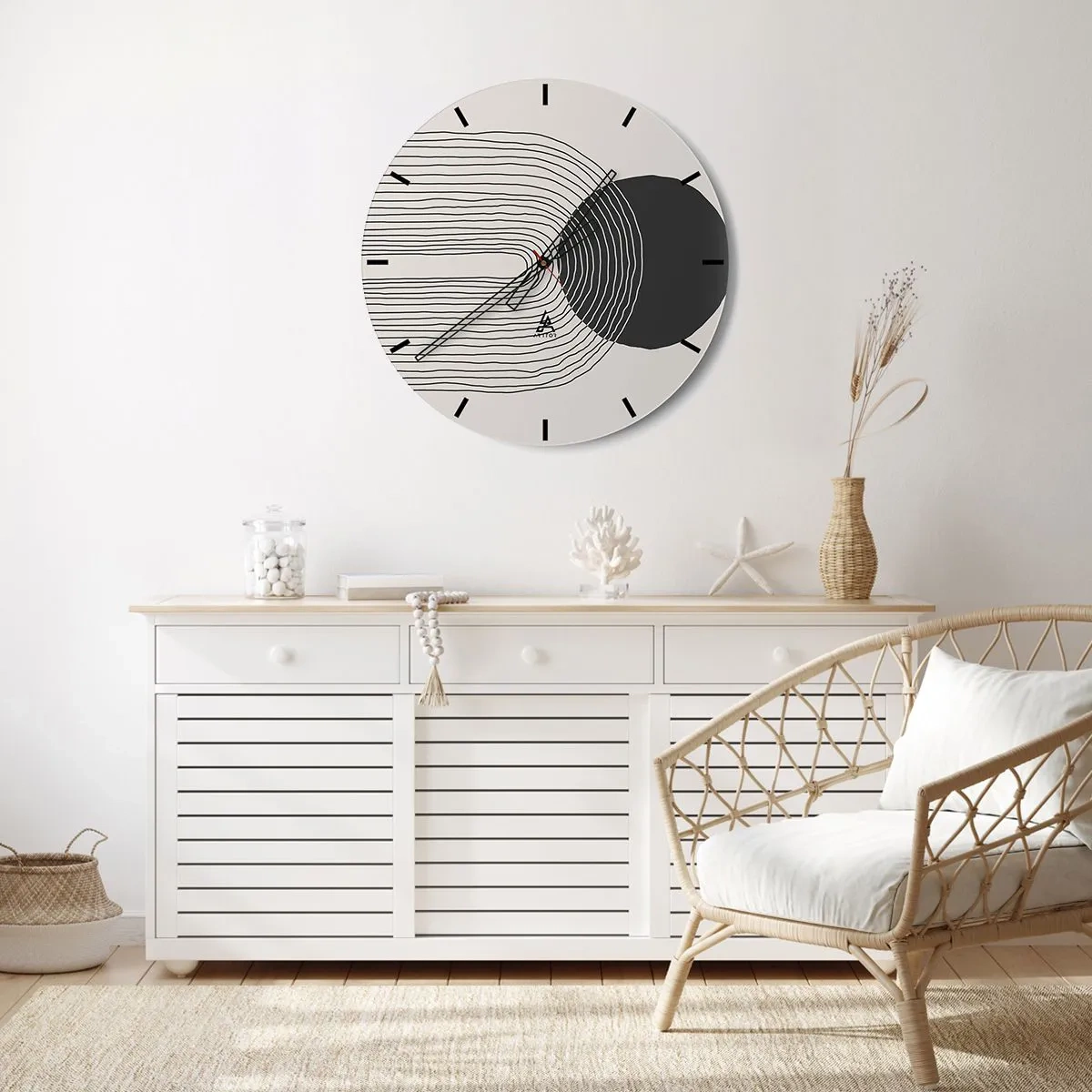 Vægur, Uret - Abstrakte linjer og en sort cirkel på en lys baggrund i en grafisk komposition - 30x30cm - Rystende og selvsikker - Moderne vægdekoration til stue, køkken og soveværelse ARTTOR