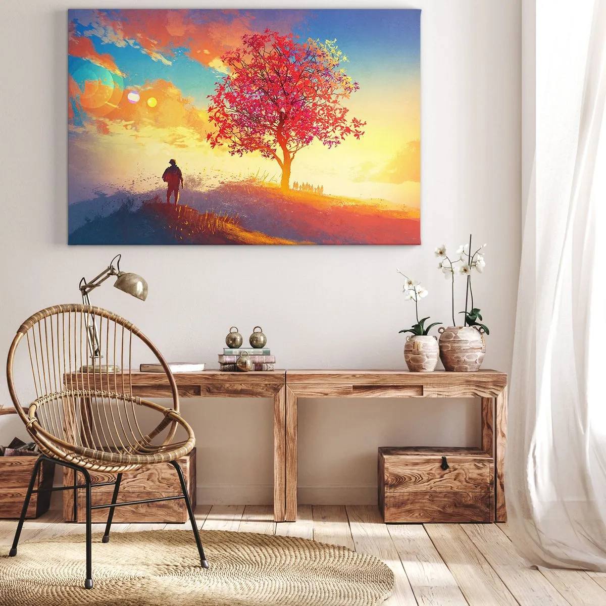 Lærredstryk - Billede på lærred - En figur på en bakke ved siden af et farverigt træ i lyset af den nedgående sol - 70x50cm - Pilgrim på bestemmelsesstedet - Moderne vægdekoration til stue og soveværelse ARTTOR