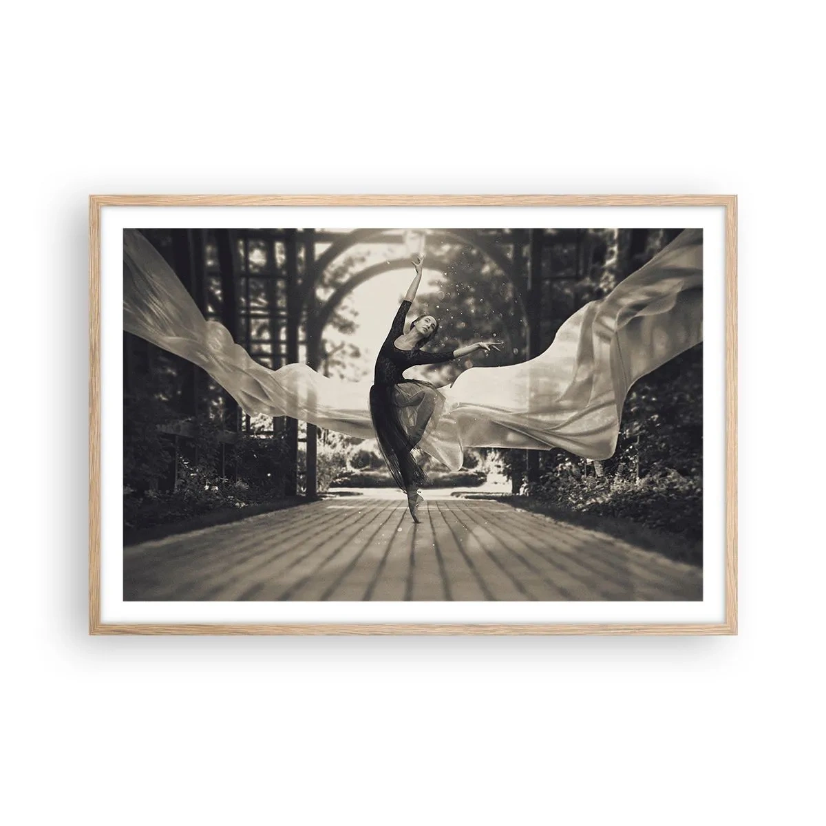 Plakat i ramme af lyst egetræ - Dans i haven - 91x61 cm