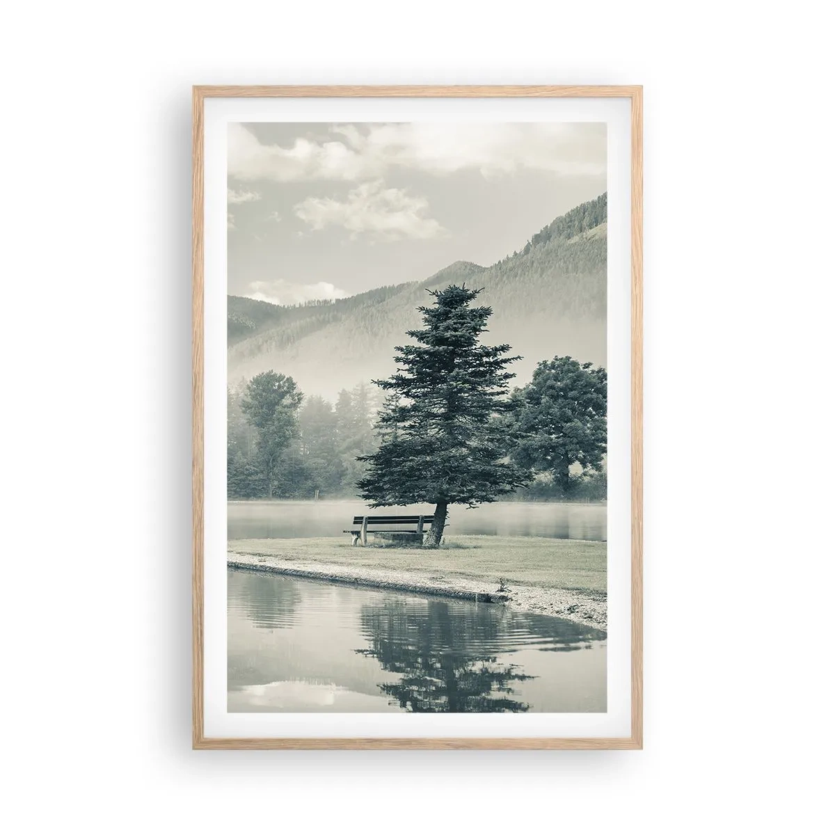 Plakat i ramme af lyst egetræ - Søen sover stadig - 61x91 cm