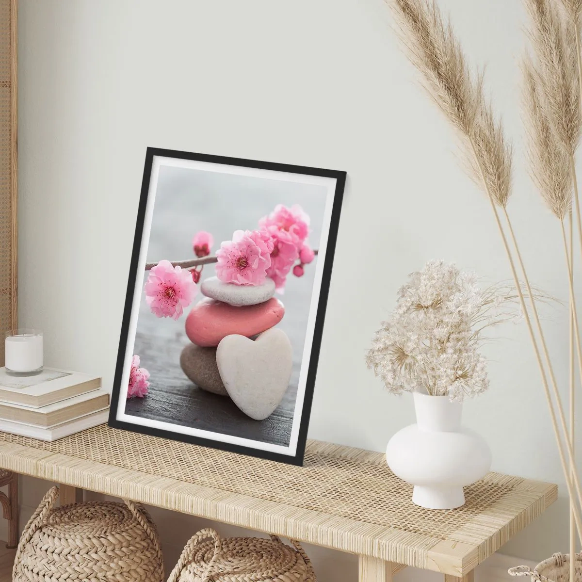 Plakat i sort ramme - Hjerteformede sten med lyserøde kirsebærblomster - 50x70cm - Kirsebærblomstens lyksalighed - Moderne vægdekoration til stue og soveværelse ARTTOR