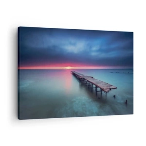 Lærredstryk - Billede på lærred - En træmole, der fører direkte ud til havet ved solnedgang - 70x50cm - Mellem himmel og jord - Moderne vægdekoration til stue og soveværelse ARTTOR