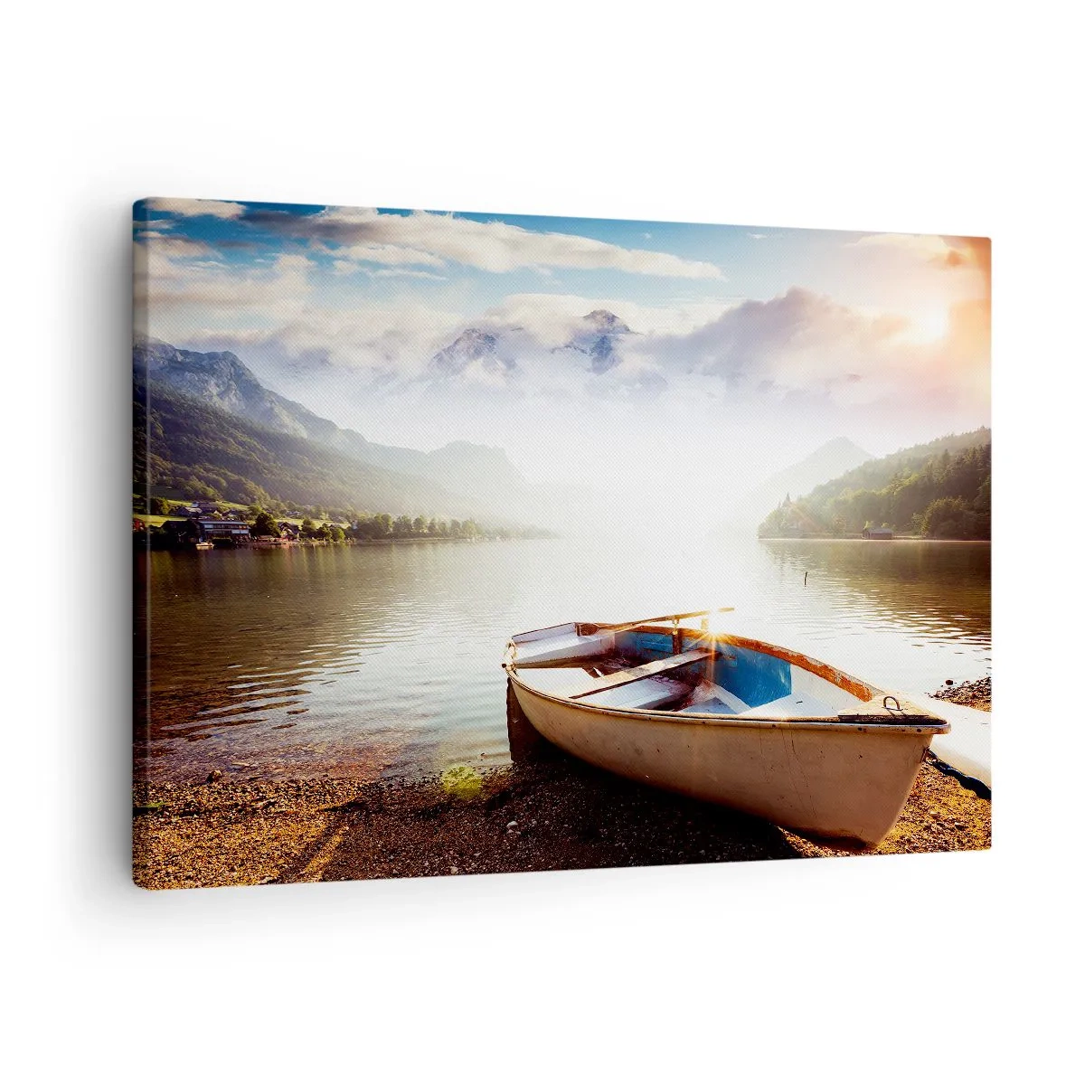 Lærredstryk - Billede på lærred - En båd på bredden af en sø med udsigt over bjergene om morgenen - 70x50cm - Over store og klare vande - Moderne vægdekoration til stue og soveværelse ARTTOR