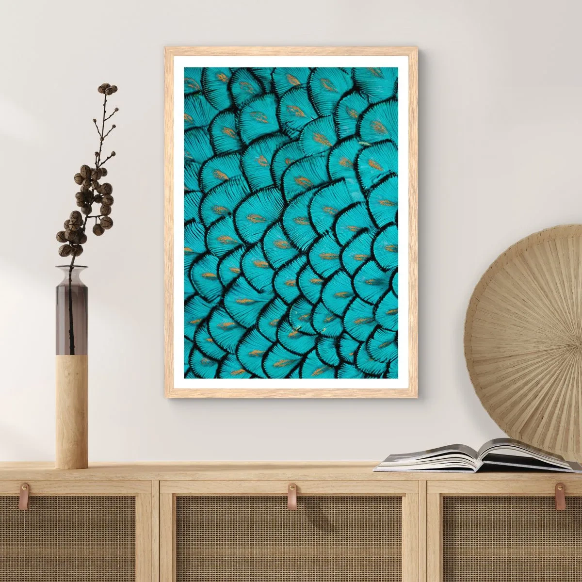 Plakat i ramme af lyst egetræ - Den store fjer-galla - 50x70 cm