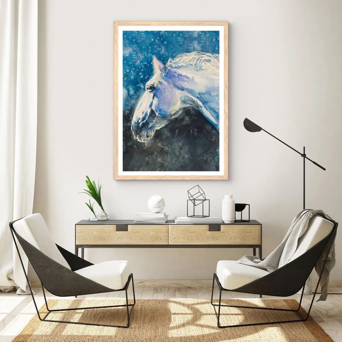 Plakat i ramme af lyst egetræ - Portræt i et blåt skær - 70x100 cm