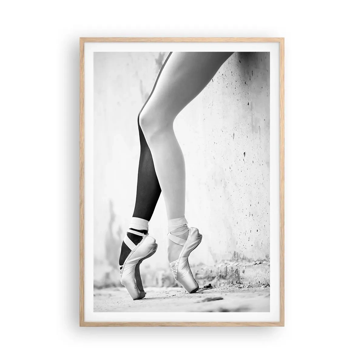 Plakat i ramme af lyst egetræ - Ballerina, voila! - 70x100 cm
