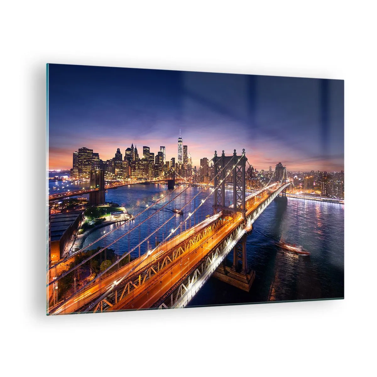 Billede på glas - Broen mod baggrunden af aftenens bypanorama med oplyste skyskrabere - 70x50cm - En lysende bro til hjertet af byen - Moderne vægdekoration til stue og soveværelse ARTTOR