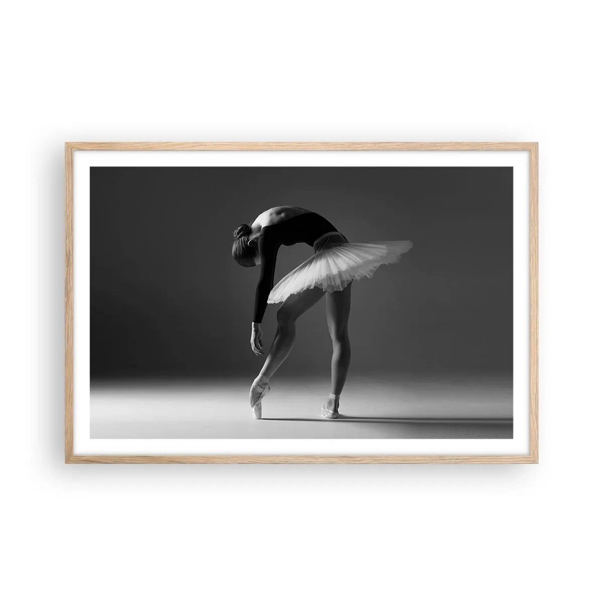 Plakat i ramme af lyst egetræ - Bella balerina - 91x61 cm
