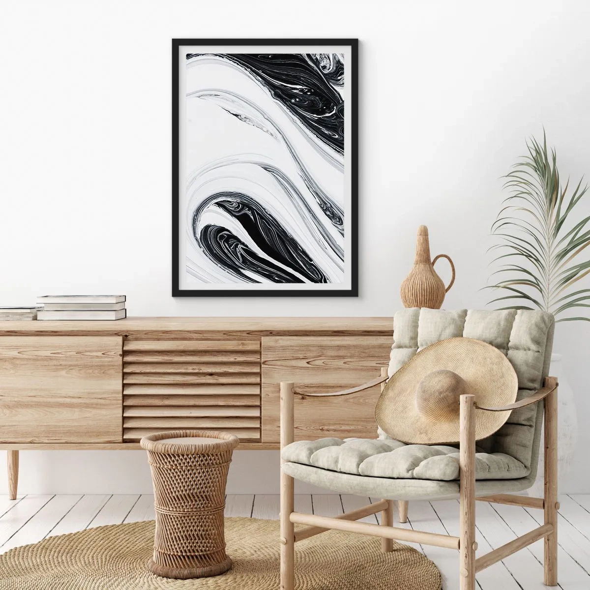 Plakat i sort ramme - Abstrakt mønster i sort og hvid med flydende linjer - 50x70cm - Kombination af modsætninger - Moderne vægdekoration til stue og soveværelse ARTTOR