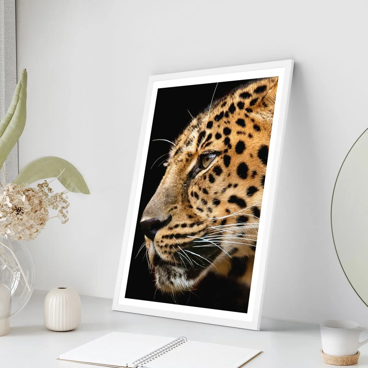 Plakat i hvid ramme - Rolig, fokuseret, klar - 30x40 cm