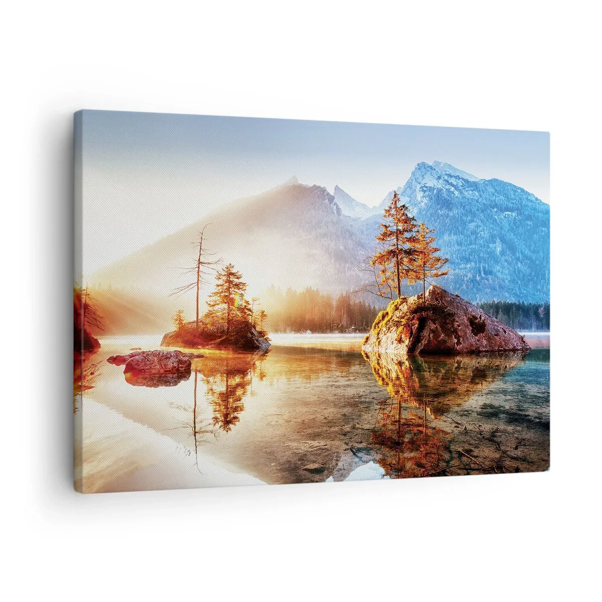 Lærredstryk - Billede på lærred - En sø med øer og bjerge i baggrunden ved solopgang - 70x50cm - Naturen i et nyt lys - Moderne vægdekoration til stue og soveværelse ARTTOR