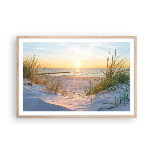 Plakat i ramme af lyst egetræ - Havet brummer, fuglene synger, en vild strand midt i græsset.... - 91x61 cm