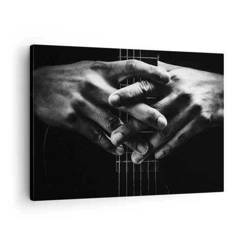Lærredstryk - Billede på lærred - Hænder foldet på en guitar i en monokromatisk tone - 70x50cm - Kunstnerens bøn - Moderne vægdekoration til stue og soveværelse ARTTOR