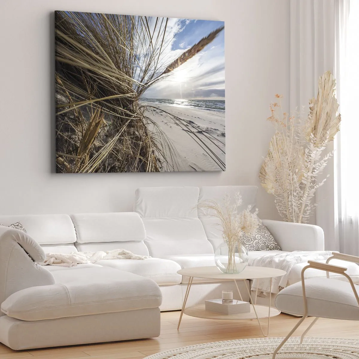 Lærredstryk - Billede på lærred - En strand med tørt græs i klitterne og udsigt over havet - 70x50cm - Et møde mellem elementerne - Moderne vægdekoration til stue og soveværelse ARTTOR