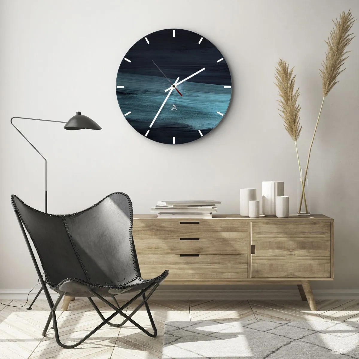 Vægur, Uret - Abstrakte striber i turkis og marineblå, der minder om vand - 30x30cm - Svøm med strømmen - Moderne vægdekoration til stue, køkken og soveværelse ARTTOR
