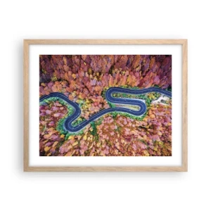 Plakat i ramme af lyst egetræ - En snoet vej gennem skoven - 50x40 cm