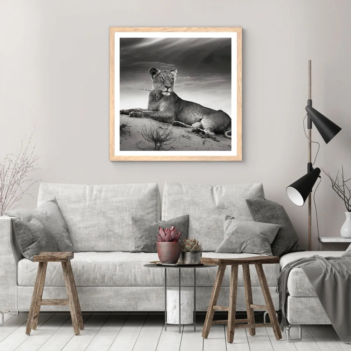 Plakat i ramme af lyst egetræ - Resten af ørkendronningen - 30x30 cm