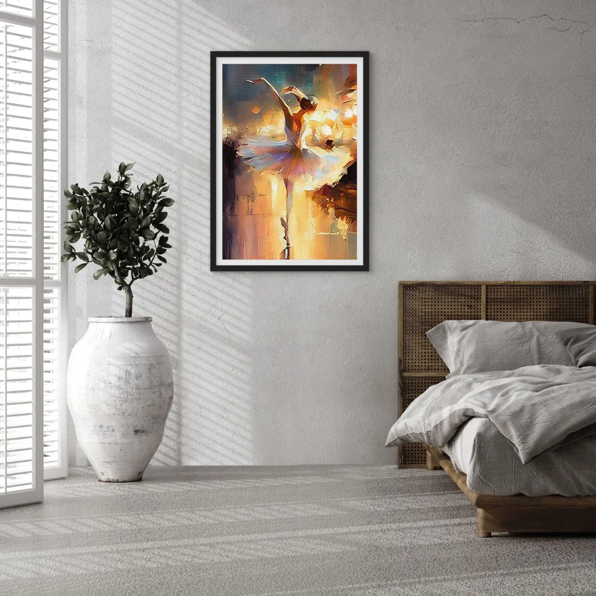 Plakat i sort ramme - En ballerina i scenens gyldne lys - 50x70cm - Et mirakel på gaden - Moderne vægdekoration til stue og soveværelse ARTTOR