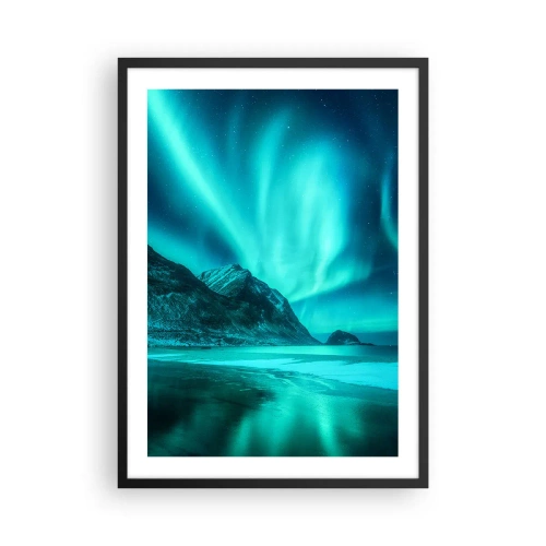 Plakat i sort ramme - Et fotografisk billede af nordlyset over et bjergrigt landskab - 50x70cm - Nordens vidundere - Moderne vægdekoration til stue og soveværelse ARTTOR
