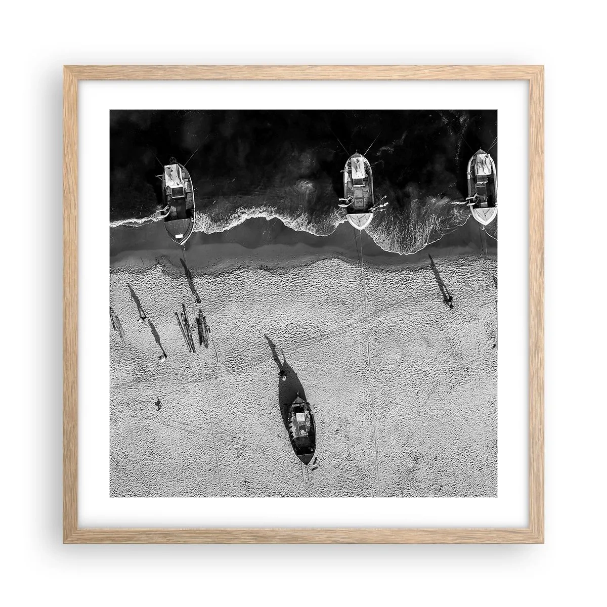 Plakat i ramme af lyst egetræ - Stadig på kysten... - 50x50 cm