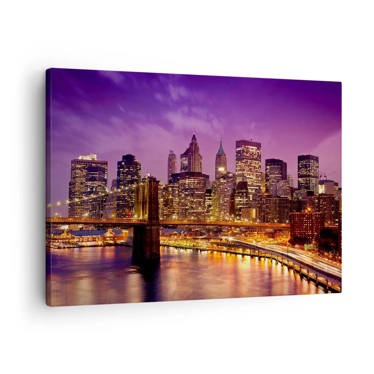 Lærredstryk - Billede på lærred - Panorama af byen med broen i aftenlyset mod den lilla himmel - 70x50cm - Lilla og gylden Manhattan - Moderne vægdekoration til stue og soveværelse ARTTOR