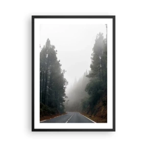 Plakat i sort ramme - En snoet vej blandt træer indhyllet i tåge - 50x70cm - En fortælling om en magisk skov - Moderne vægdekoration til stue og soveværelse ARTTOR
