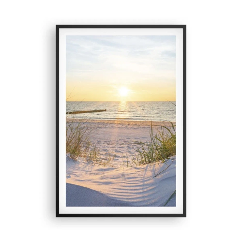 Plakat i sort ramme - Havet brummer, fuglene synger, en vild strand midt i græsset.... - 61x91 cm