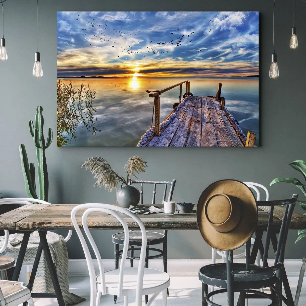 Lærredstryk - Billede på lærred - Træbro over søen ved solnedgang - 70x50cm - Vinden går til ro - Moderne vægdekoration til stue og soveværelse ARTTOR