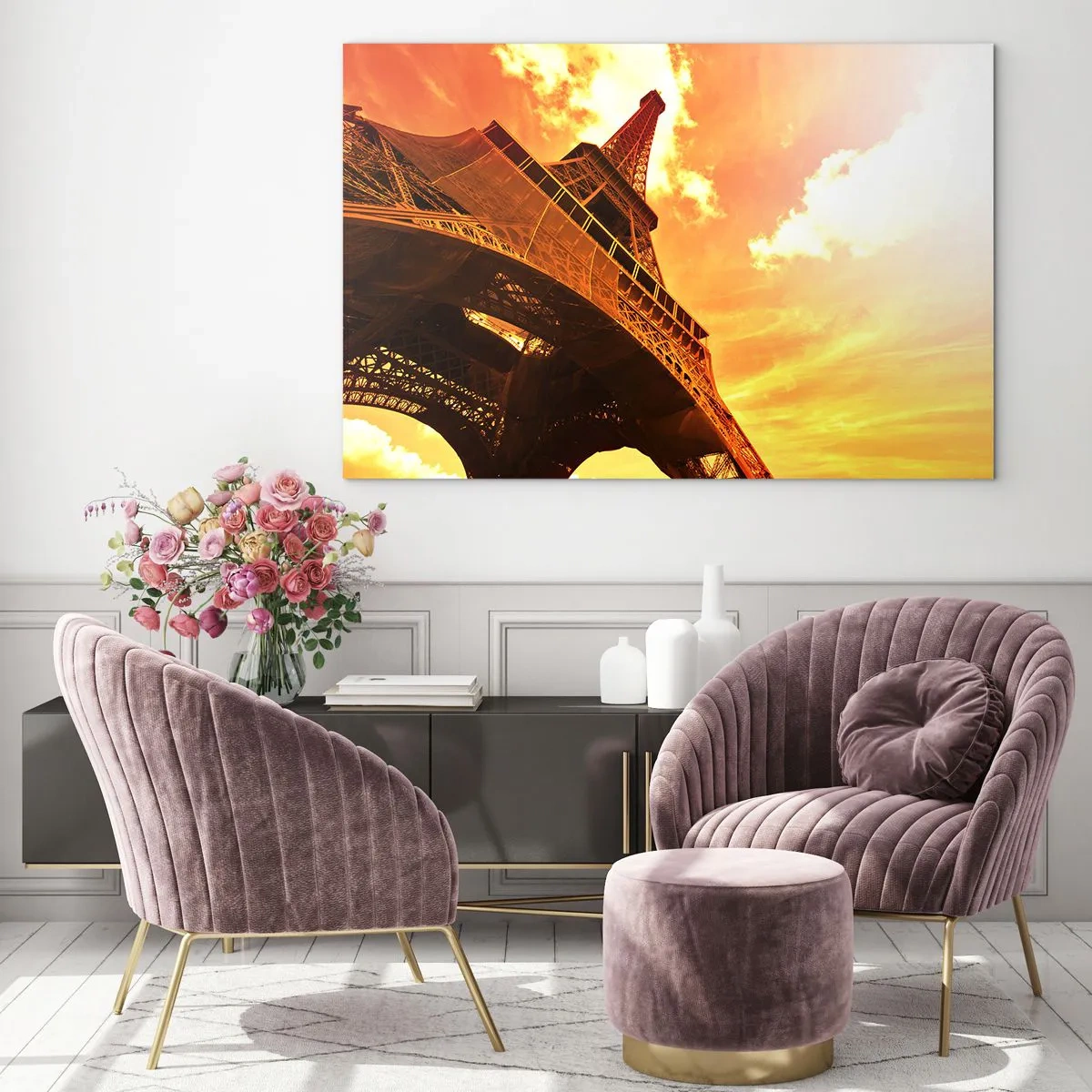 Billede på glas - Eiffeltårnet i varme orange nuancer ved solnedgang - 70x50cm - Monumental, fordi forgyldt af solen - Moderne vægdekoration til stue og soveværelse ARTTOR