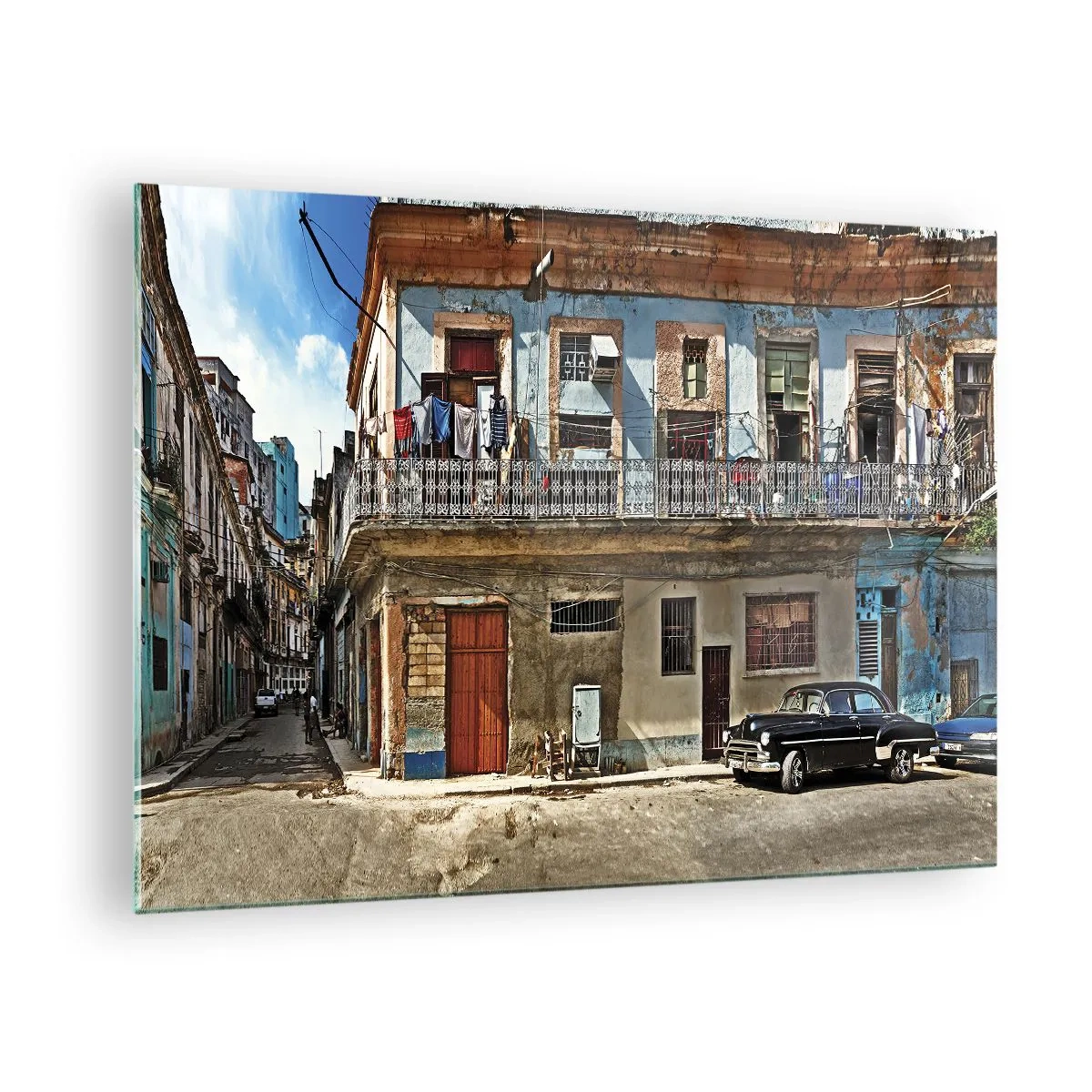 Billede på glas - Retrogade med klassiske bygninger og en bil - 70x50cm - Havana stemning - Moderne vægdekoration til stue og soveværelse ARTTOR