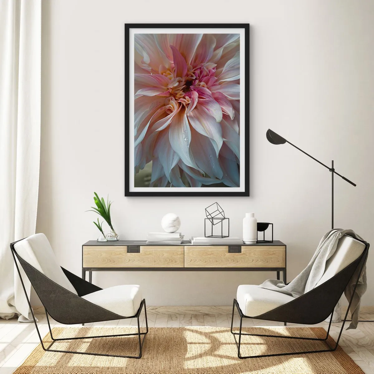 Plakat i sort ramme - Nærbillede af sarte blomsterblade i pastelfarver - 50x70cm - Blomstrende friskhed - Moderne vægdekoration til stue og soveværelse ARTTOR