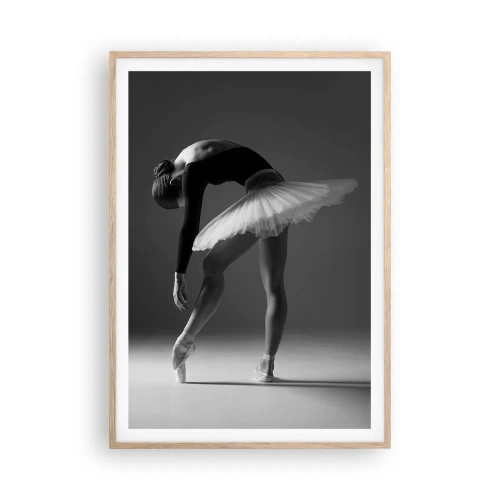 Plakat i ramme af lyst egetræ - Bella balerina - 70x100 cm