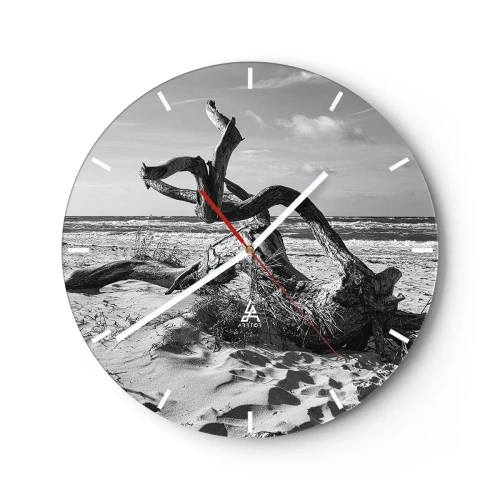 Vægur, Uret - Et sort-hvidt landskab med en nedfalden gren på en sandstrand. - 30x30cm - Havets skulptur - Moderne vægdekoration til stue, køkken og soveværelse ARTTOR