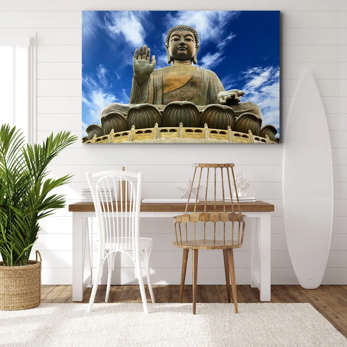 Lærredstryk - Billede på lærred - En monumental Buddha-statue mod en blå himmel med skyer - 70x50cm - Lev uden frygt - Moderne vægdekoration til stue og soveværelse ARTTOR