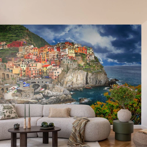 Fototapet Selvklæbende Deluxe Sticker - En klynge klæber sig til klipperne - Landskab, Arkitektur, Italien - 200x140 cm