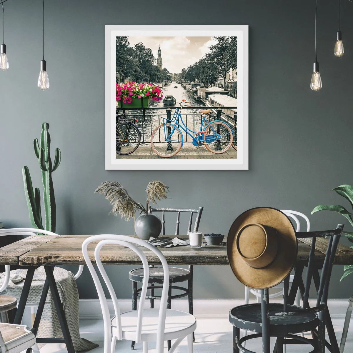 Plakat i hvid ramme - Farverne i Amsterdams gader - 30x30 cm