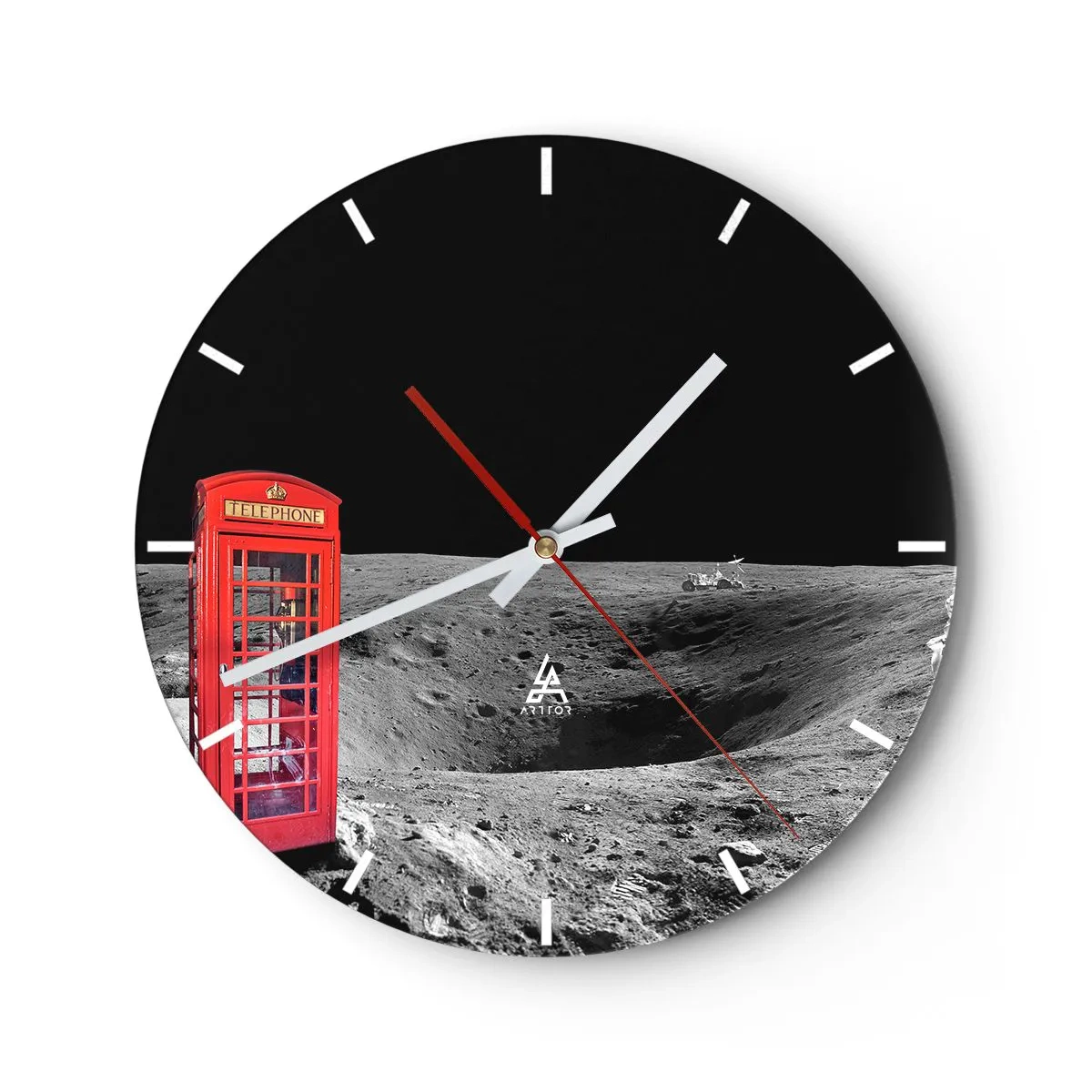 Vægur, Uret - En rød telefonboks på månens overflade - 30x30cm - Kosmisk vittighed - Moderne vægdekoration til stue, køkken og soveværelse ARTTOR