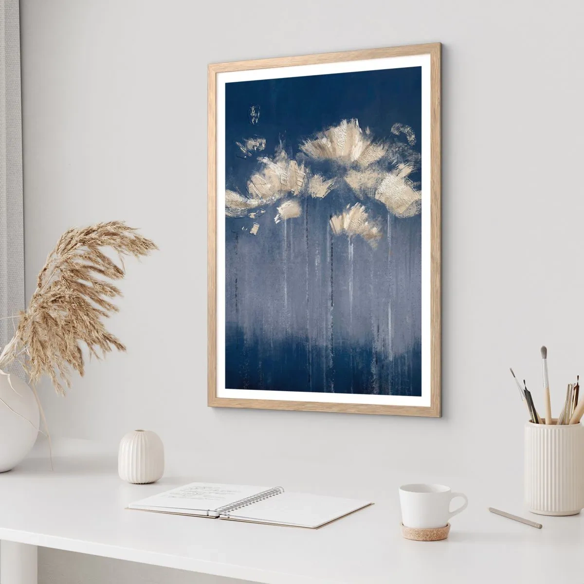 Plakat i ramme af lyst egetræ - Som kronblade i vinden - 70x100 cm