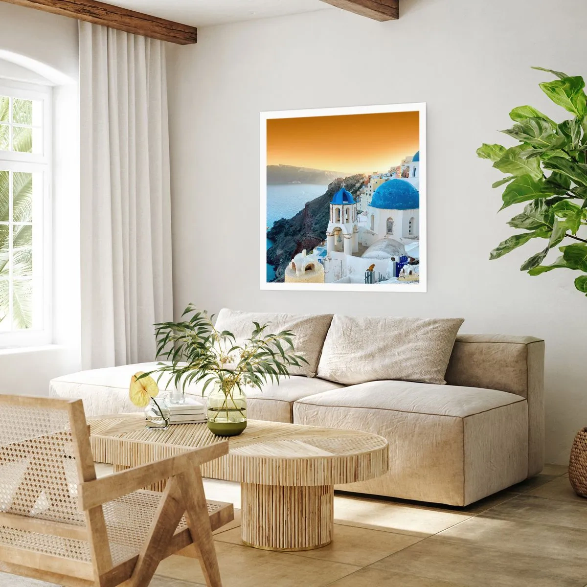 Plakat - Santorini - omfavnet af klipperne - 50x50 cm