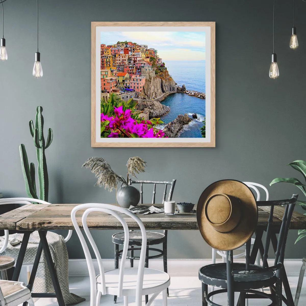 Plakat i ramme af lyst egetræ - En grinende by - 30x30 cm