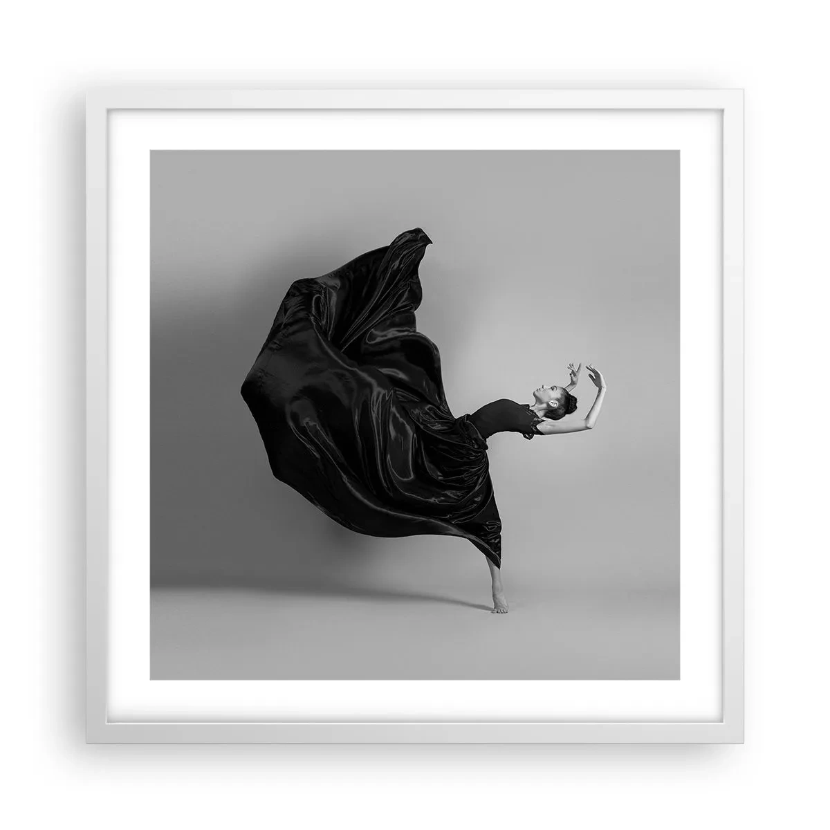 Plakat i hvid ramme - Bevinget af musik - 50x50 cm