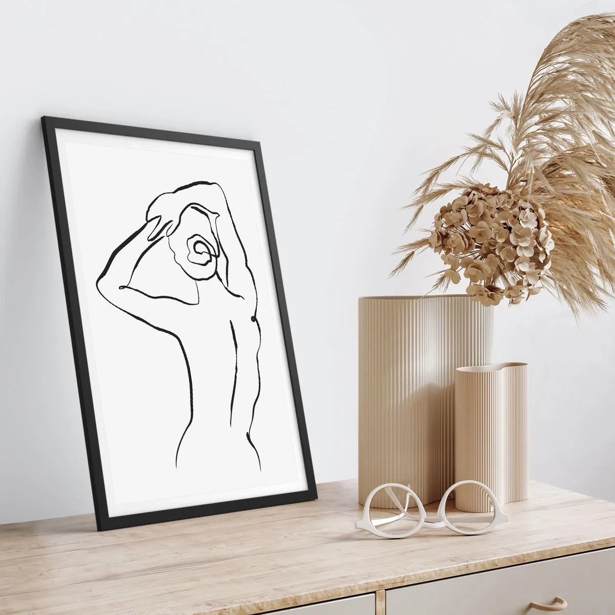 Plakat i sort ramme - Minimalistisk silhuet af en kvinde med armene over hovedet - 50x70cm - Handling om morgenen - Moderne vægdekoration til stue og soveværelse ARTTOR
